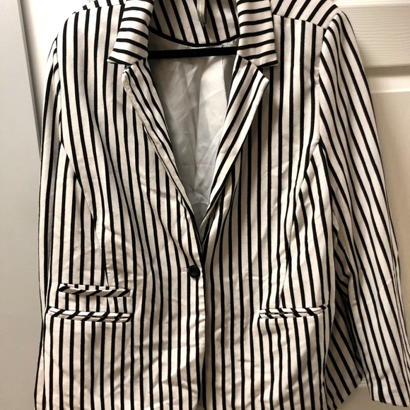 Black white striped blazer - Picture 1 of 4